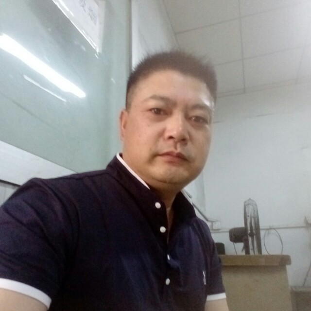 缺爱男人的照片