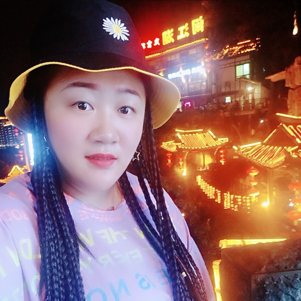 淡淡的微笑藏着伤的照片