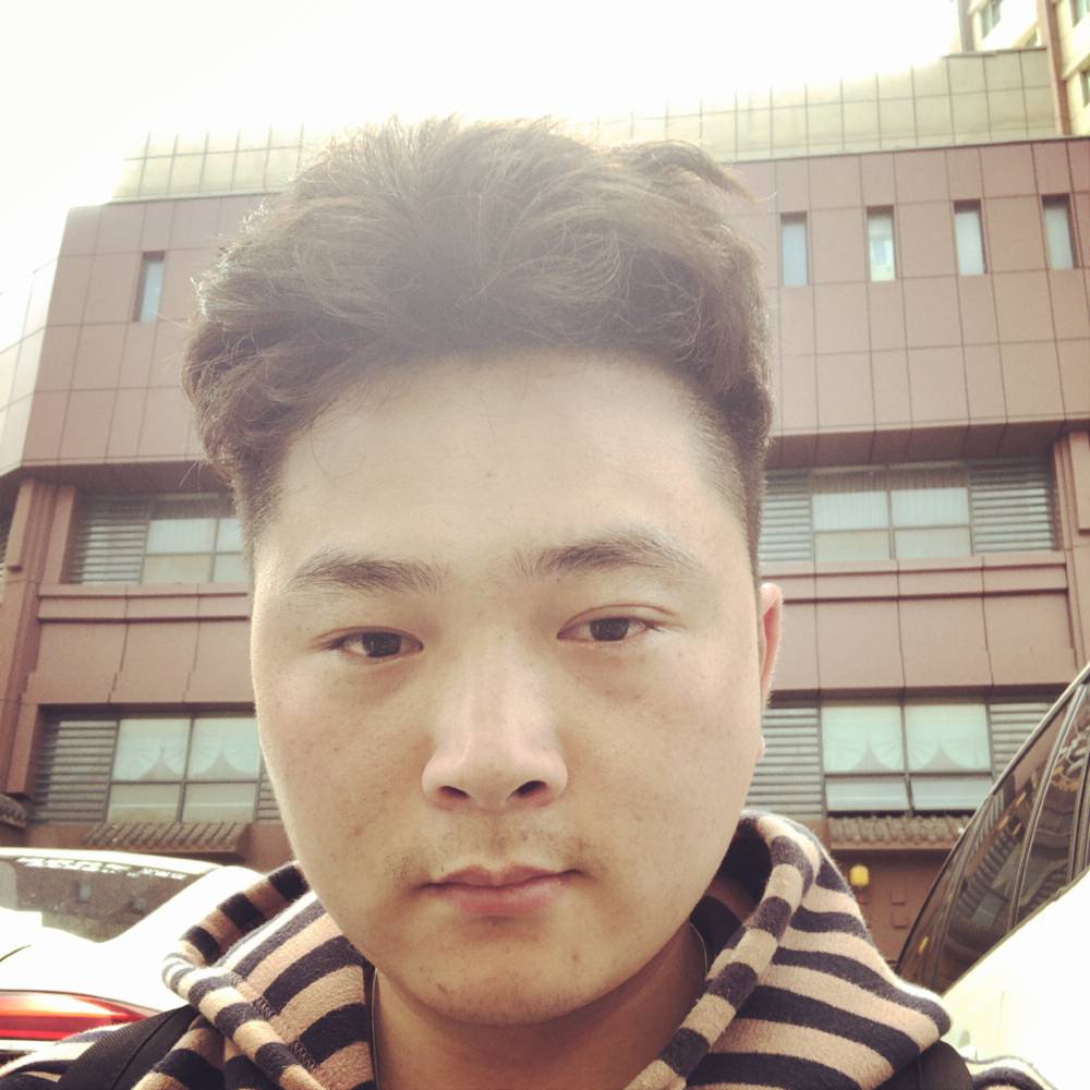 鞋子黑黑的照片