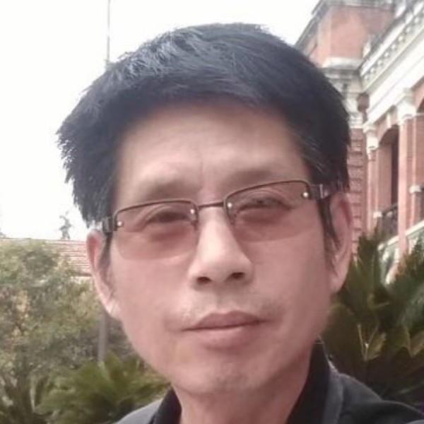 贪玩相许草莓的照片