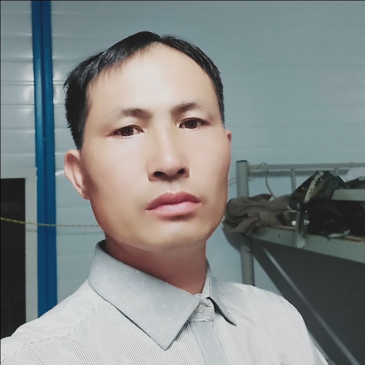 仁爱与信封的照片
