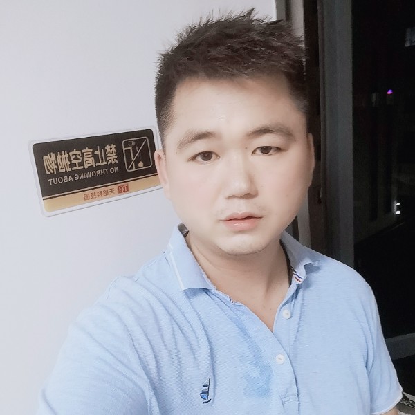 胡悦威的照片