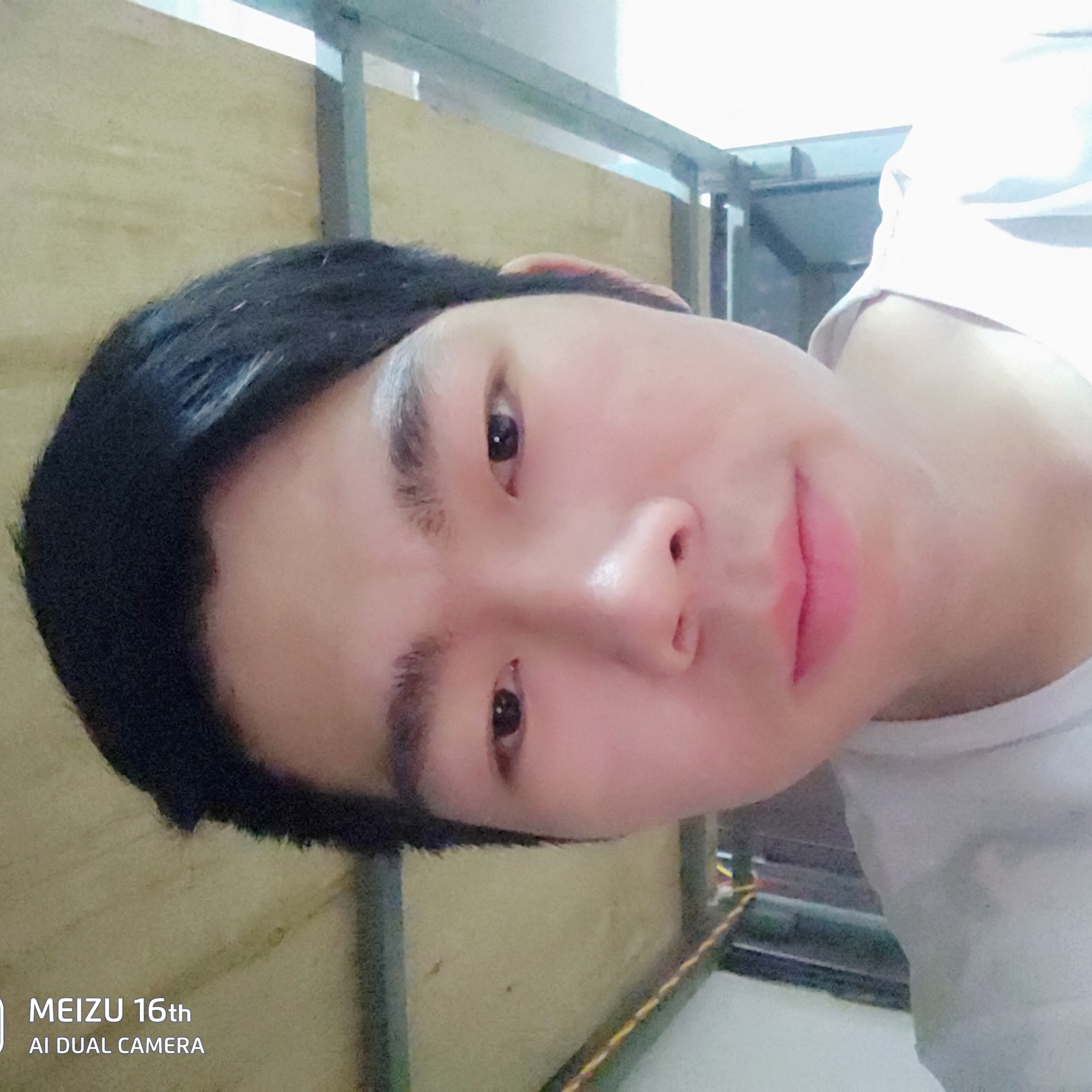 直率与小兔子的照片