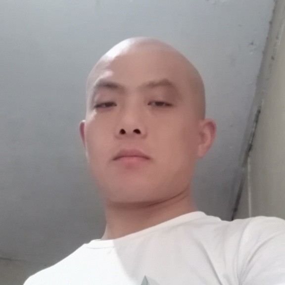 酷炫拿树叶的照片