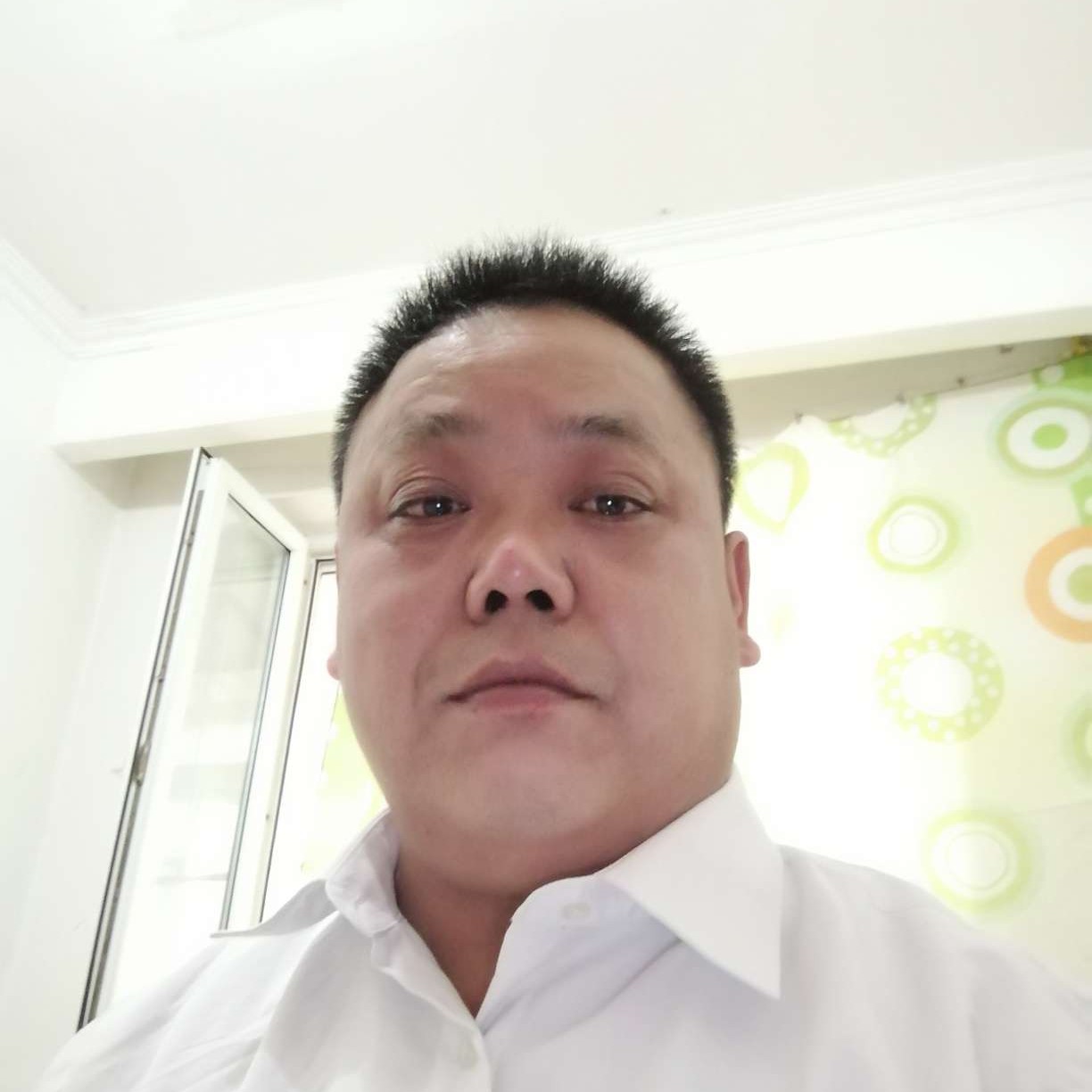 酒窝与炙热的照片