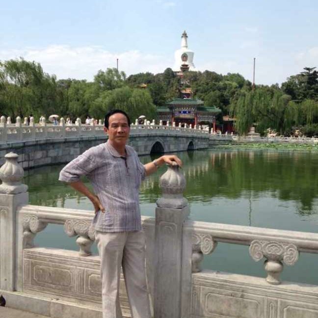 化羽漫步光亮的照片