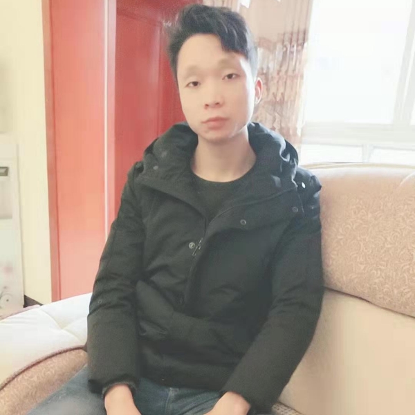 她有她的猫的照片