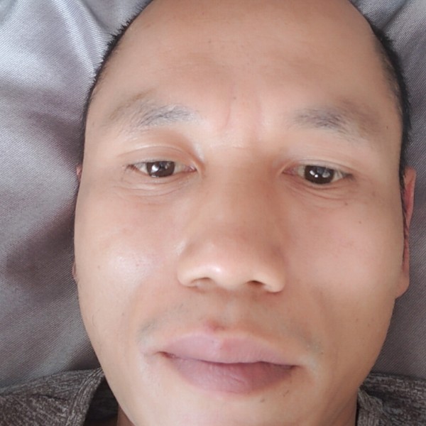 兮颜还耍酷的照片