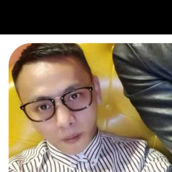 浮夸小伙的照片