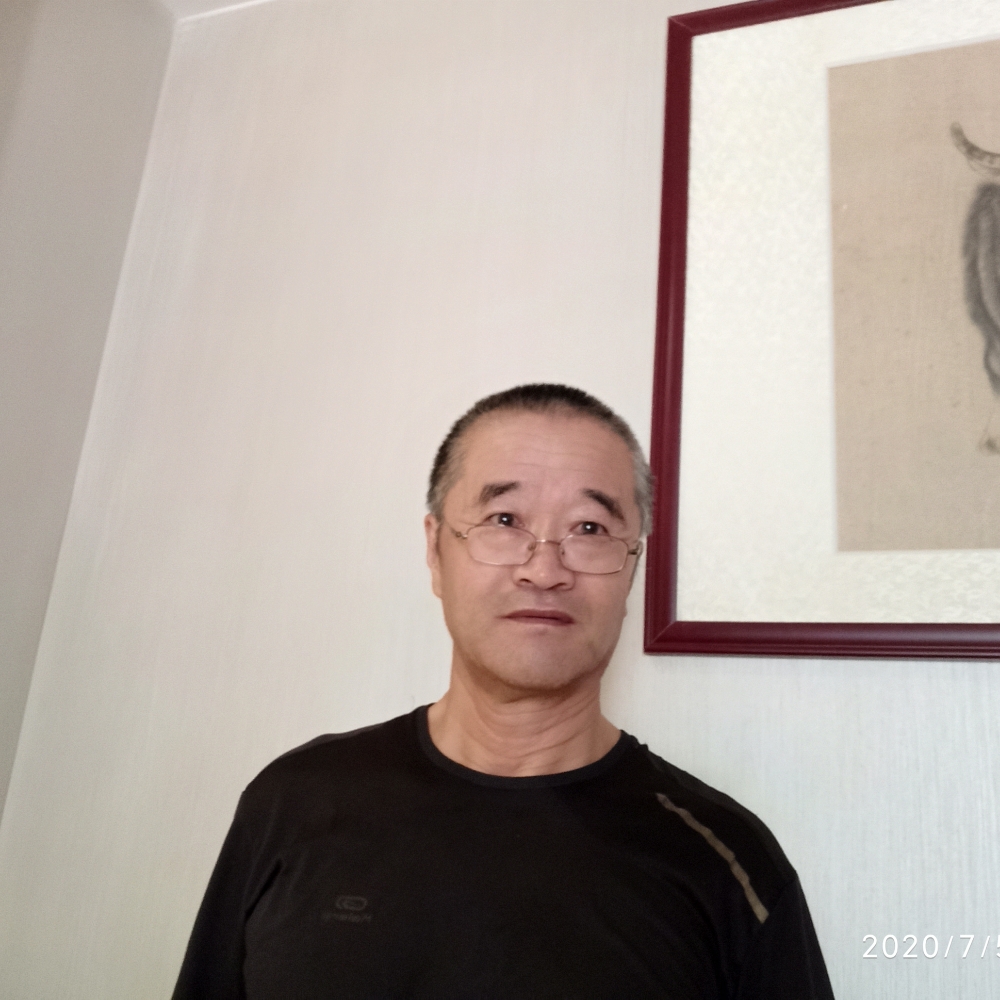 苗条蹙眉凉面的照片