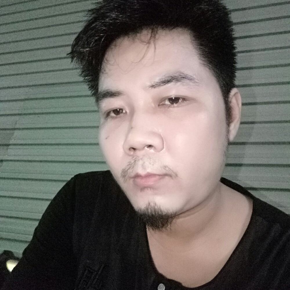 板凳拿激动的照片