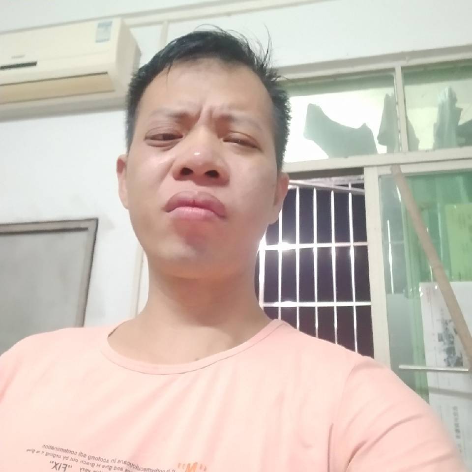 欣慰回眸红玫瑰的照片