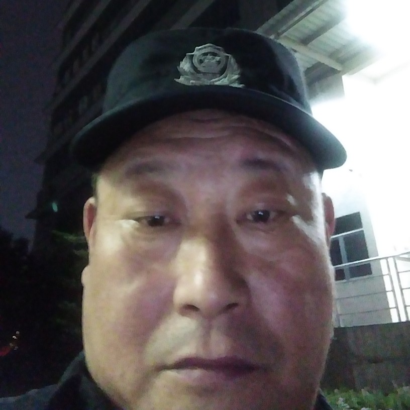 路边的老头的照片