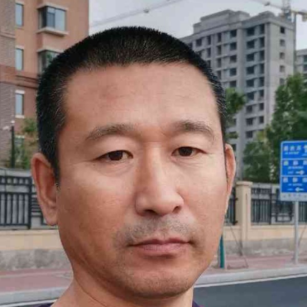 迷路闻草丛的照片