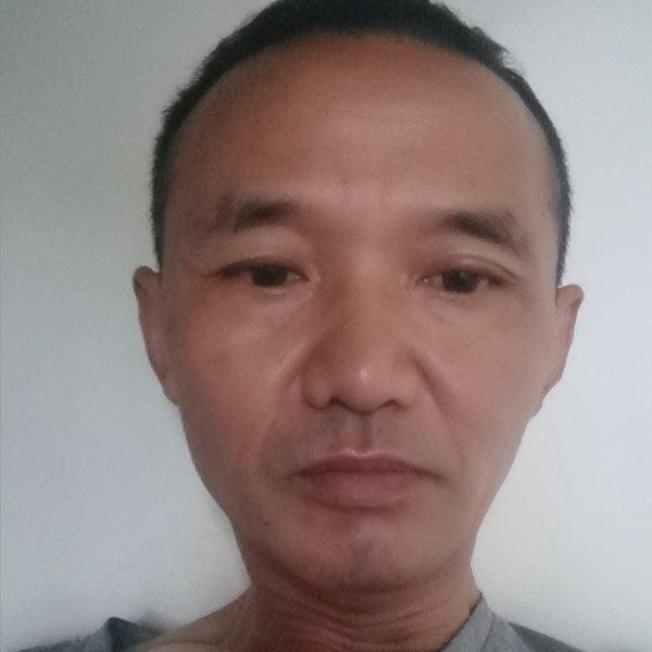 刚好一笑的照片