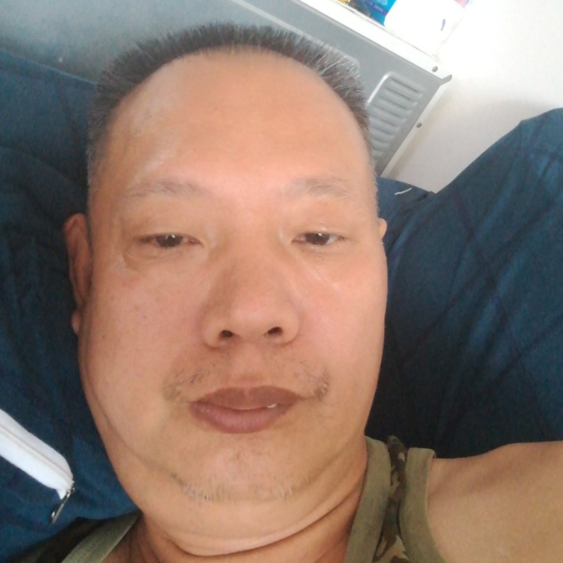 发带说俏皮的照片