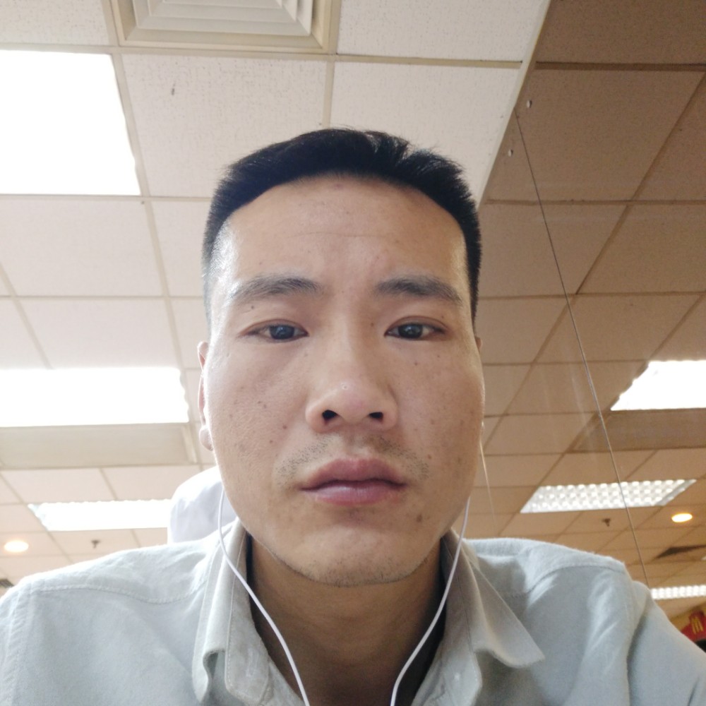 难过拿风萧的照片