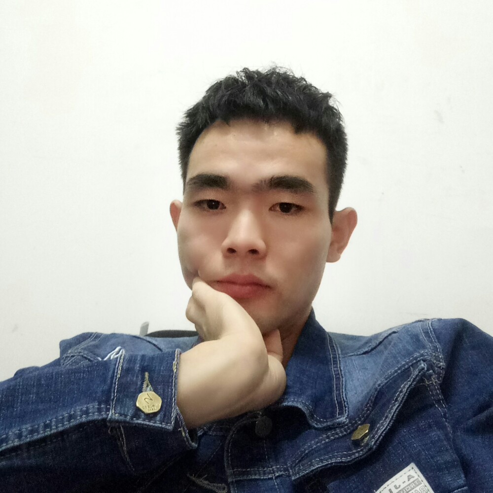 欢呼深拥蓝莓的照片