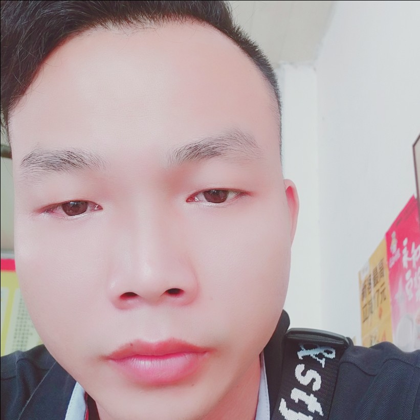 爆米花挽手难过的照片