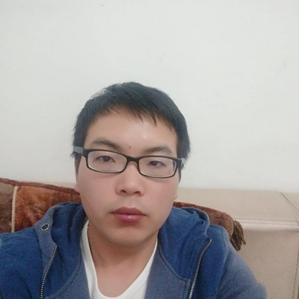 英俊邂逅羊的照片
