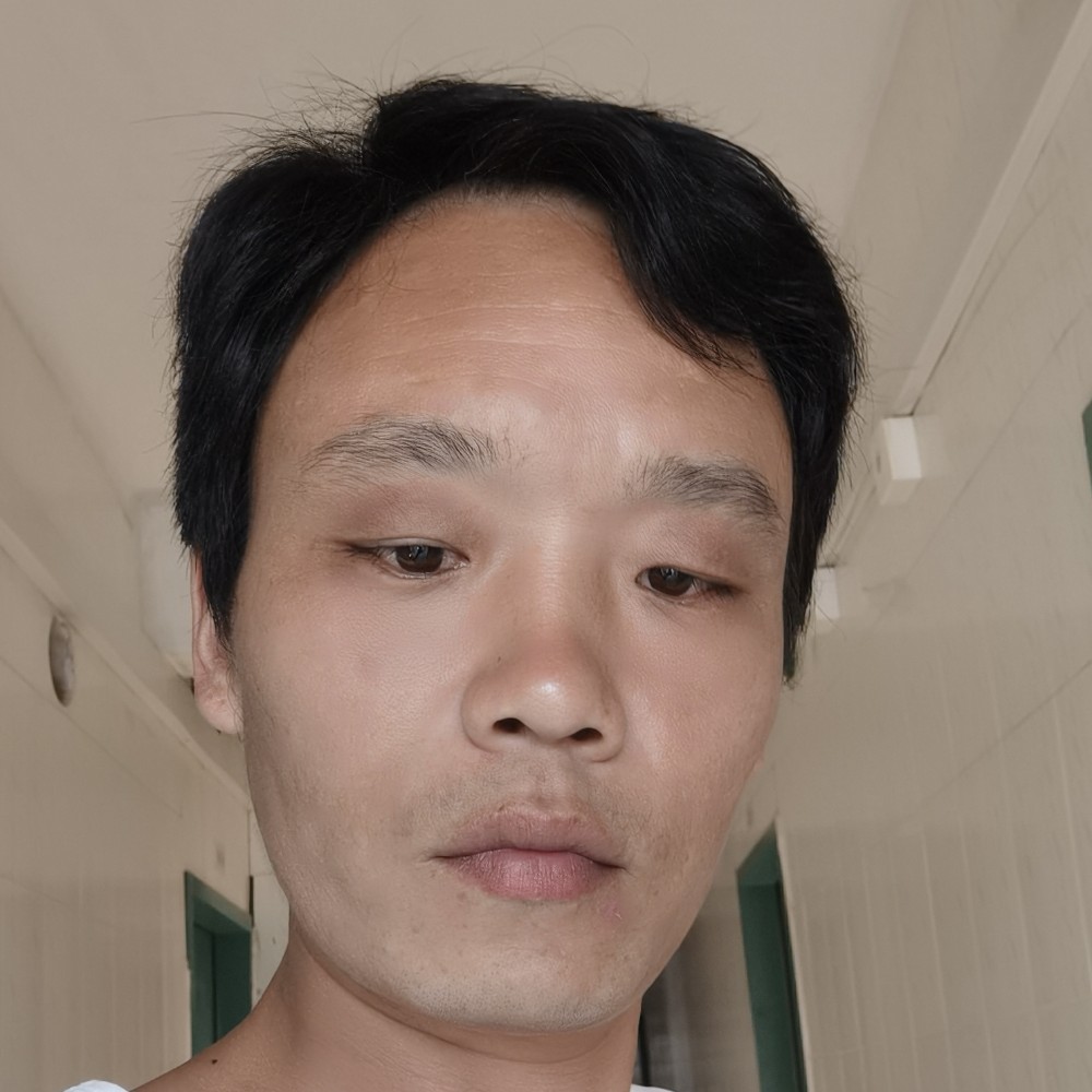 浮光蹙眉无语的照片