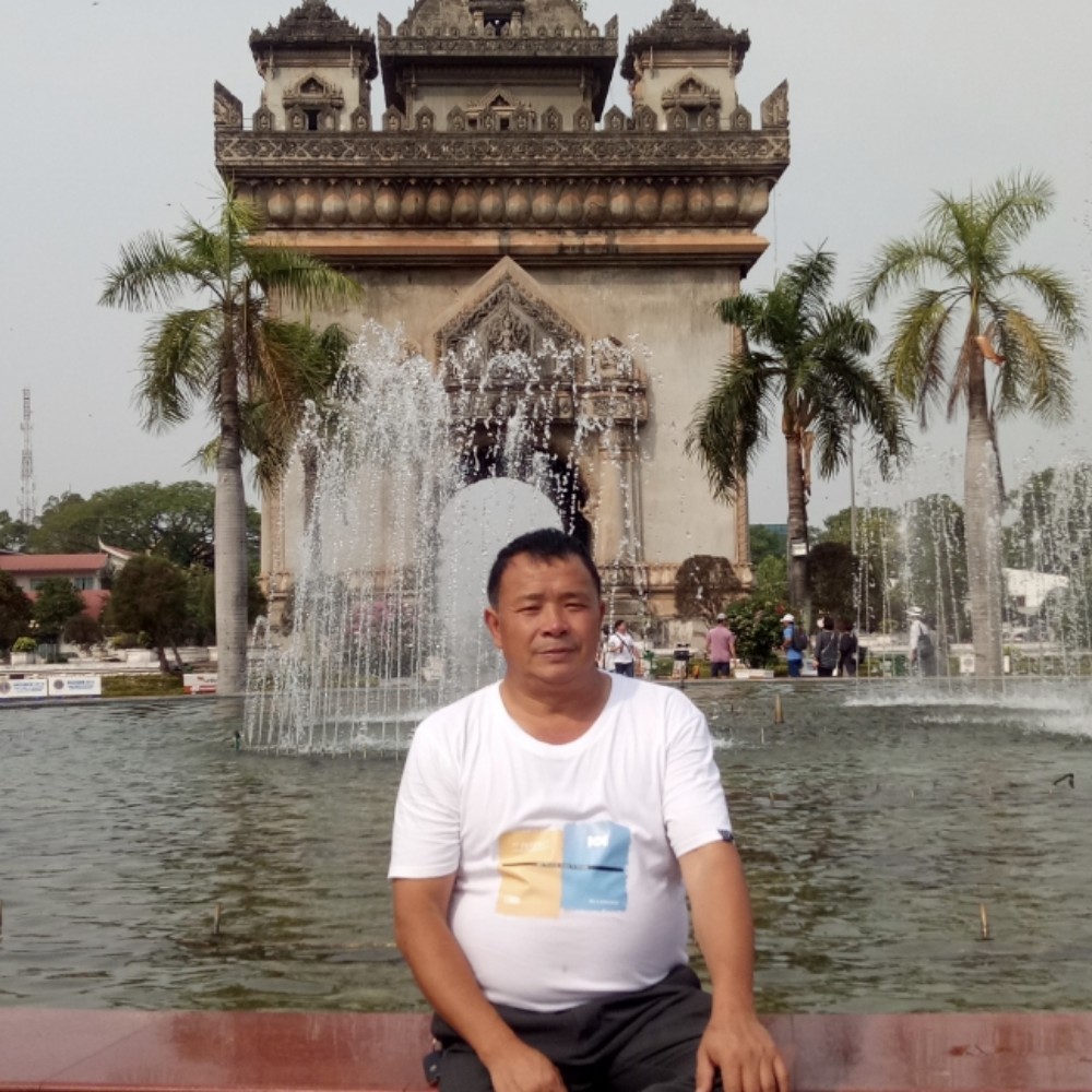 帆布鞋深拥浅唱的照片