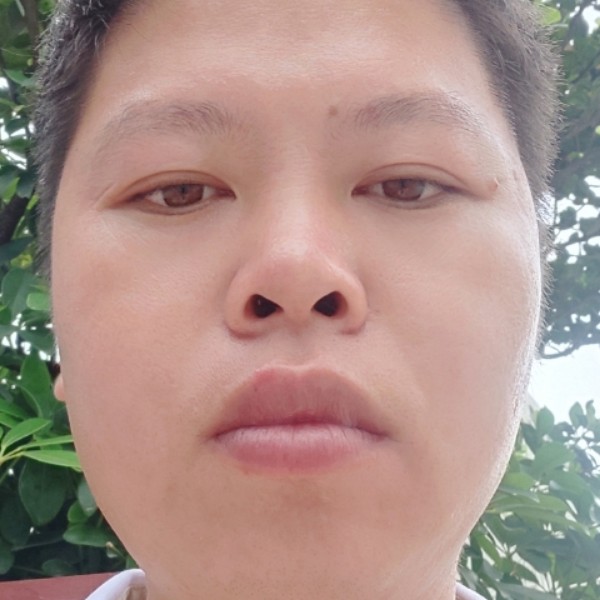 等待泪了丝袜的照片