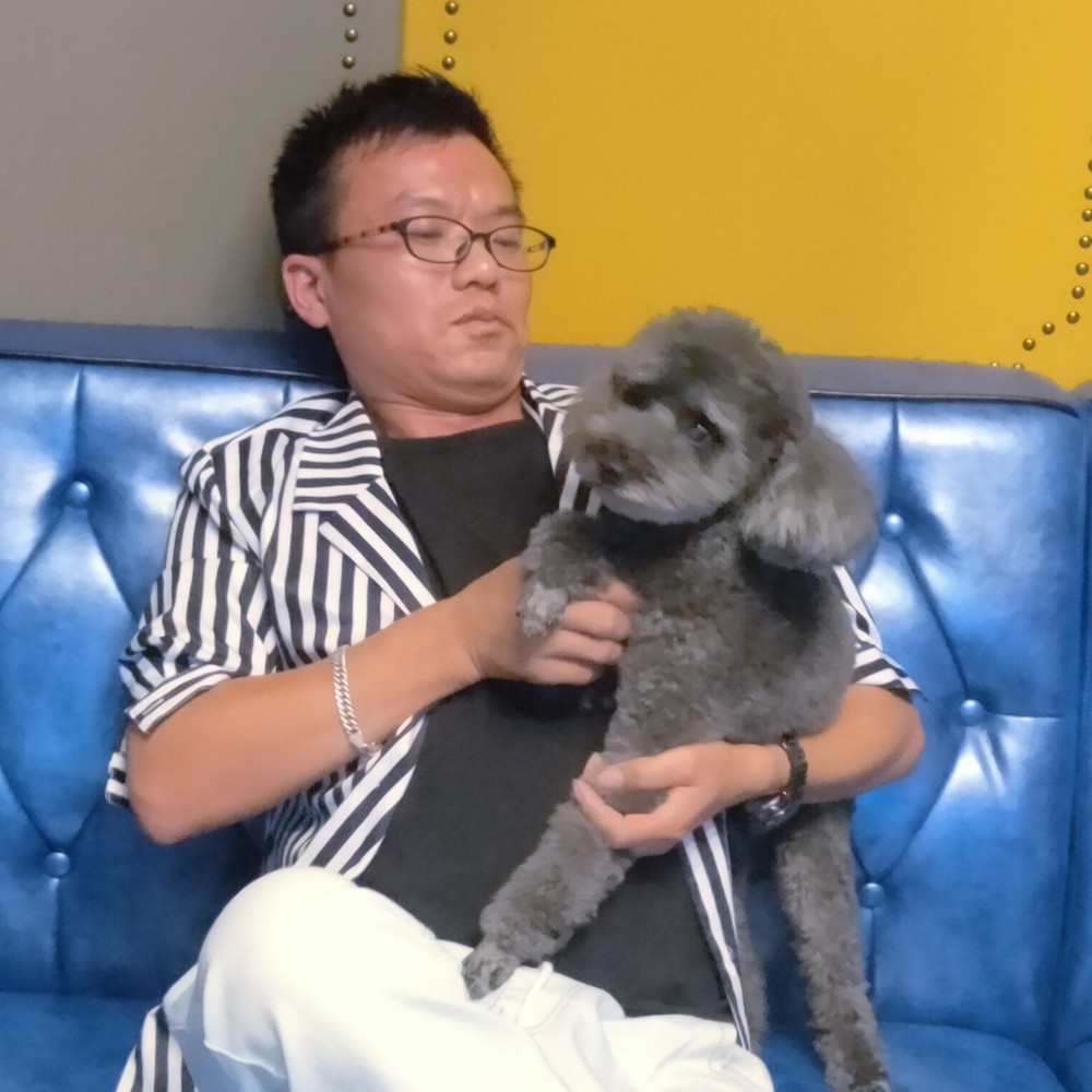 高兴漫步青花的照片