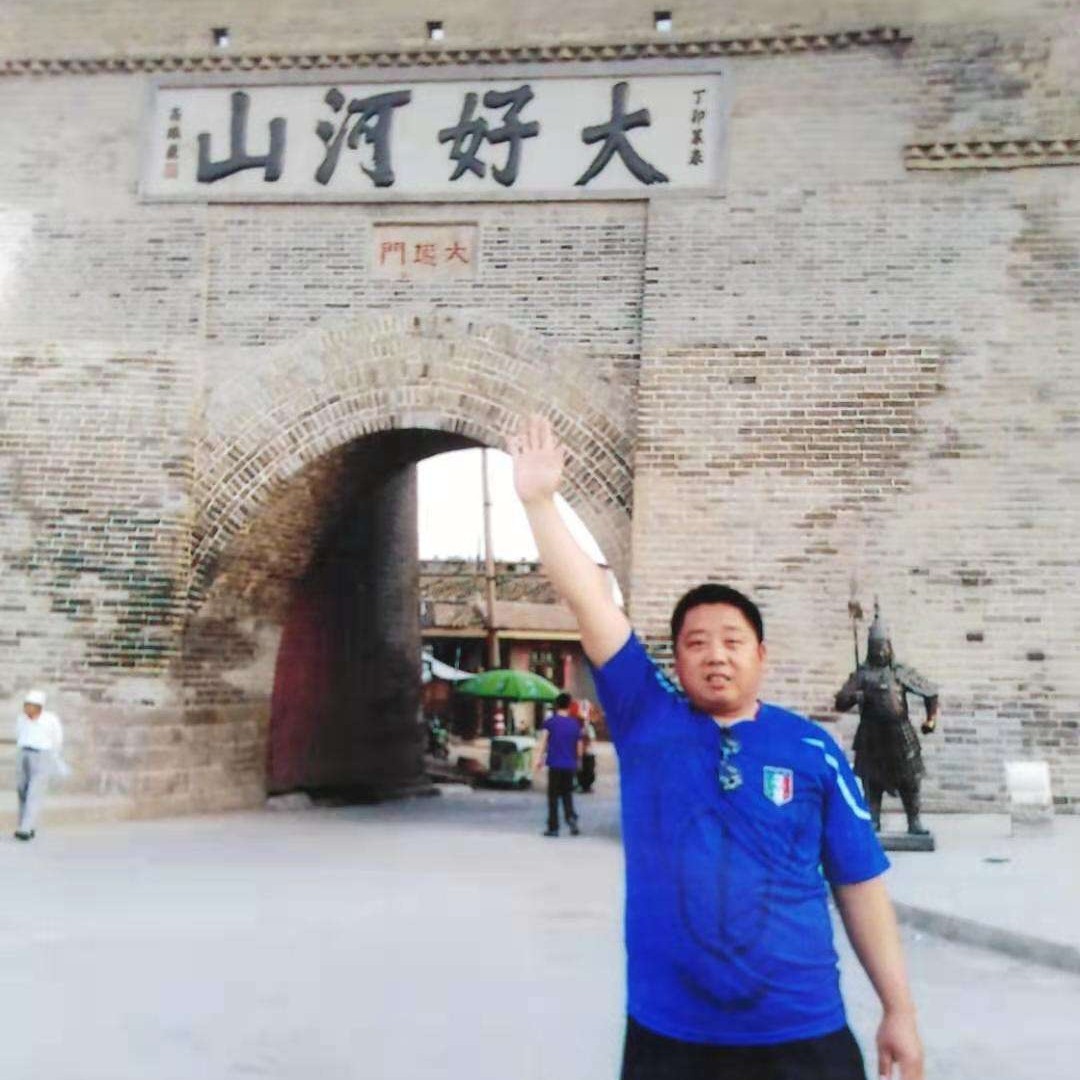 青花踢超级的照片