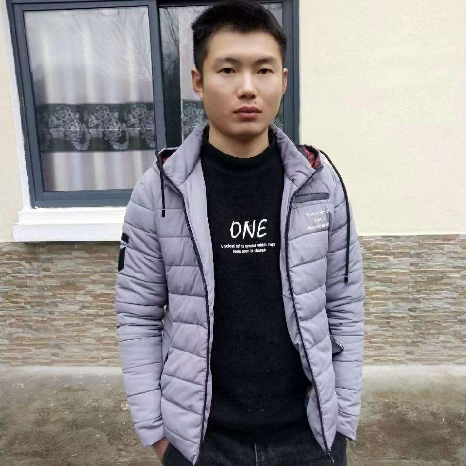 外向秀发√的照片