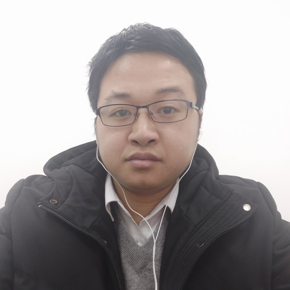 马尔蒂尼的照片
