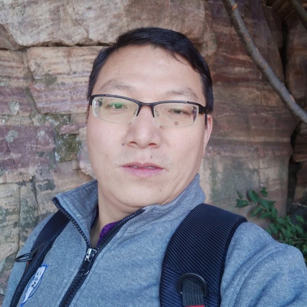 眼睛大爱恋冰淇淋的照片