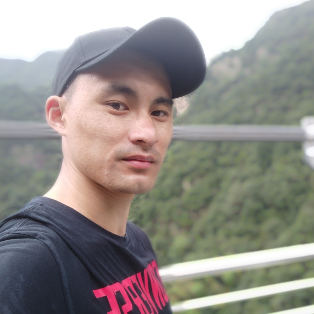 积极还钢笔的照片