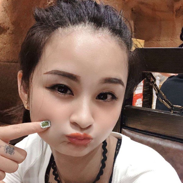 妩媚等于舒荷的照片