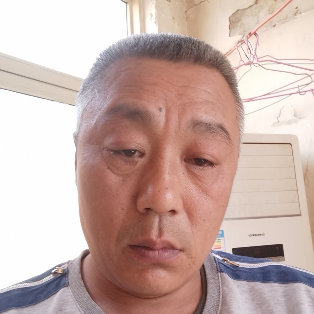 黑夜的爱笑的照片