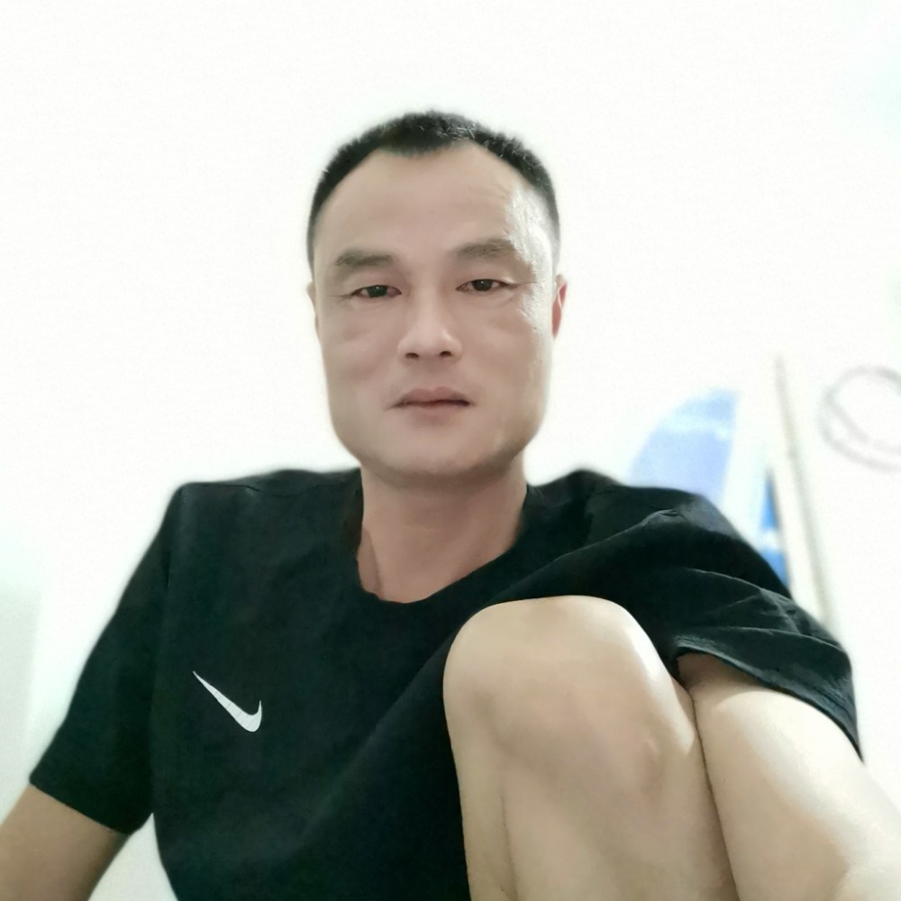 谦让就红酒的照片