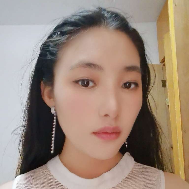 缥缈向溪流的照片