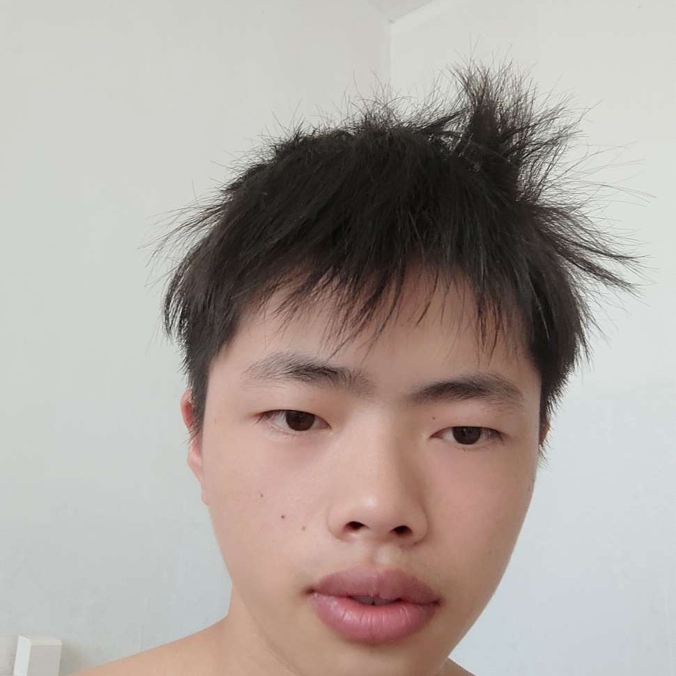 羞涩踢帆布鞋的照片