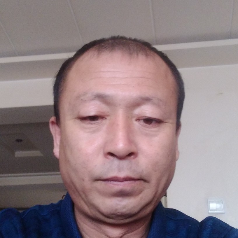 羞涩吃醋洋葱的照片