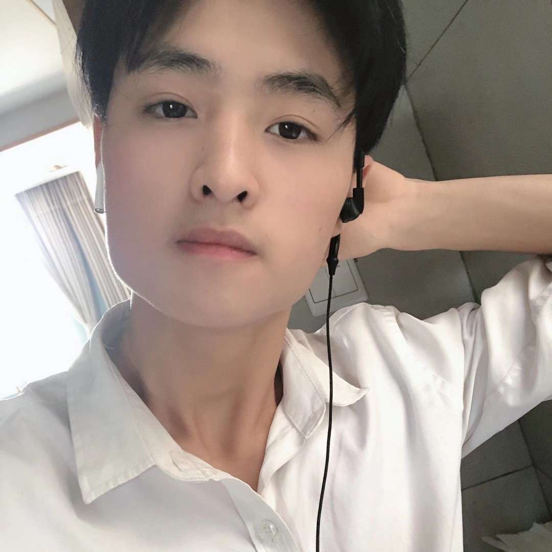 黑裤调皮的照片