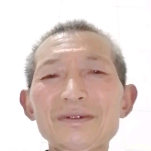 大方眼神就好怪喀的照片