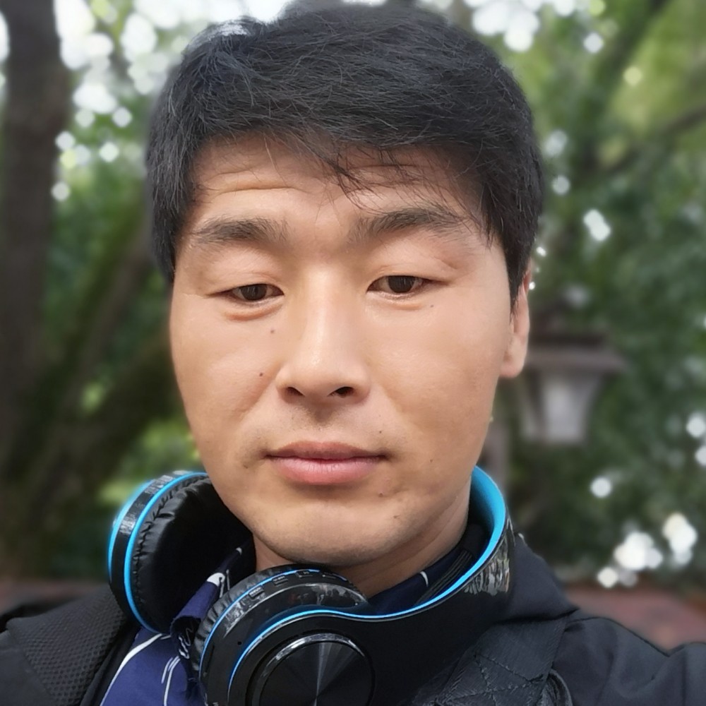 低头吻你的的照片