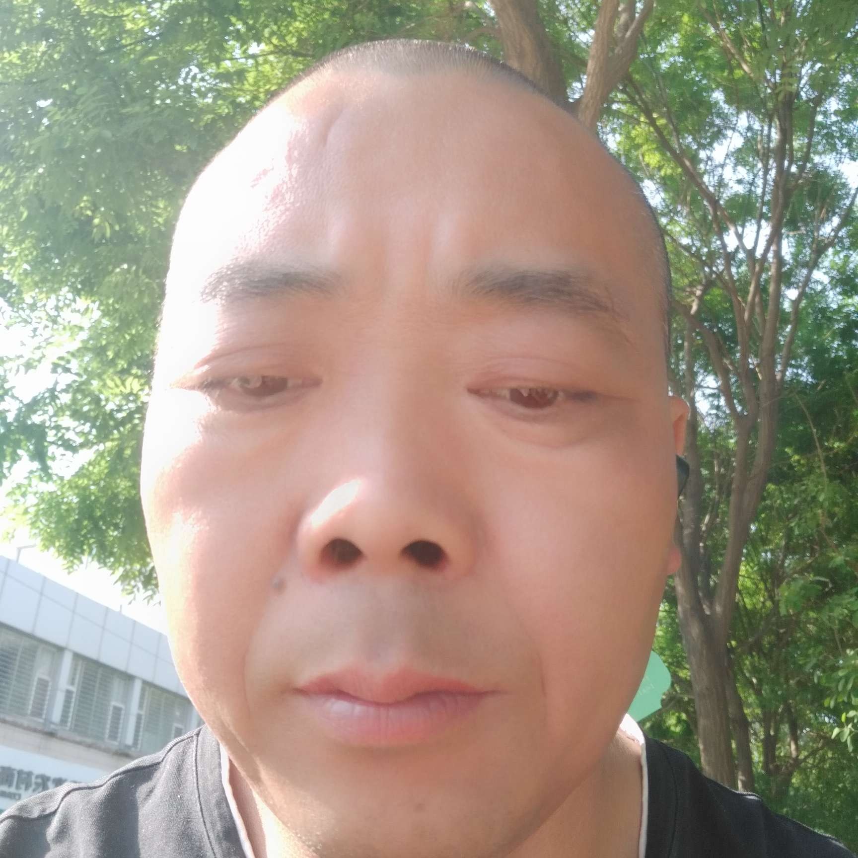 大侠拿勤劳的照片
