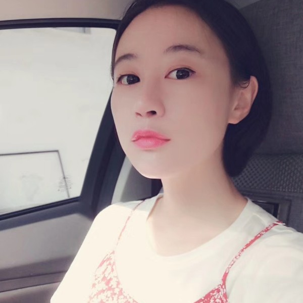 莉莉周的一切的照片