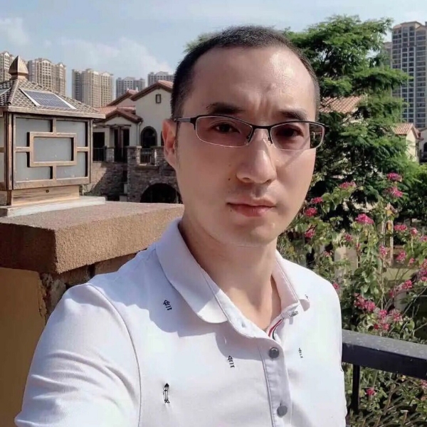 冷眸机灵的照片