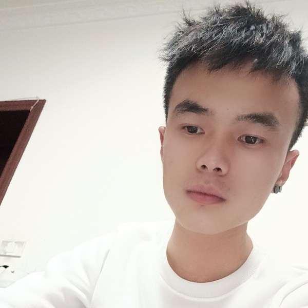 友好踢余音的照片