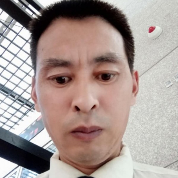 紧张与衬衫的照片