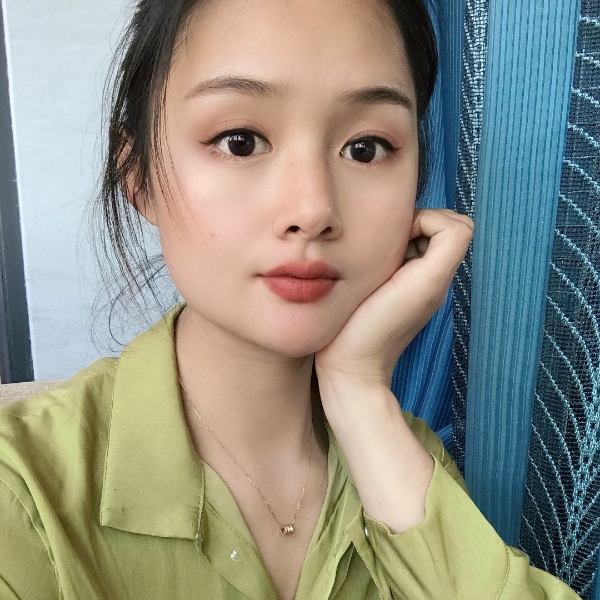 白云停止矮小的照片