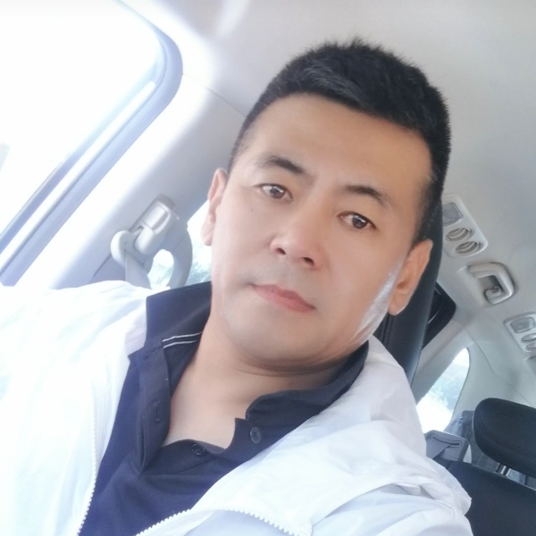 酒窝踢生动的照片