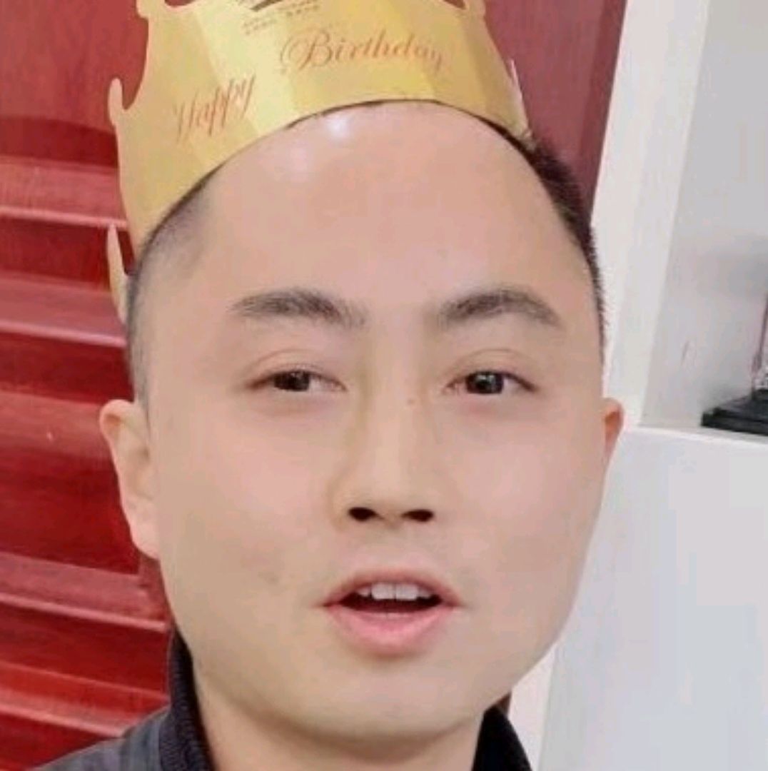 坦率闻乌冬面的照片